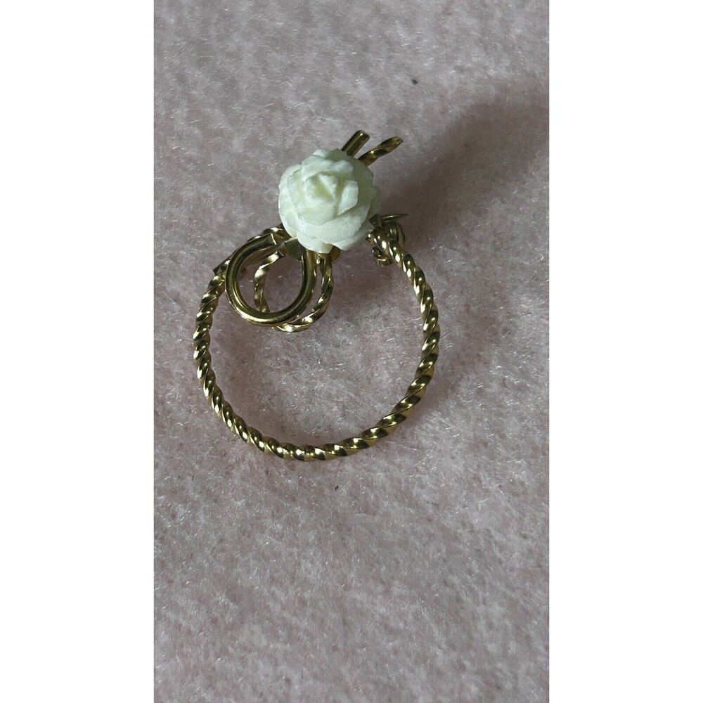 Wells 14K GF Gold & Carved White Flower Rose in Circle Vintage Pin Brooch
